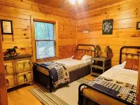 Take in Nature @ Whispering Woods, Secluded and Stylish Hotels in Piper Gap