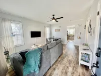 Modern Bungalow • Hot Tub, Sauna • Near Downtown - Homestays