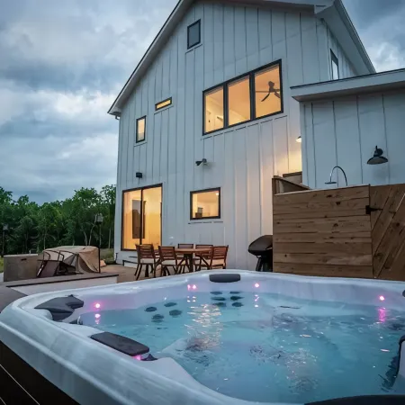 Stargaze on 12 Acres: Hot Tub 55" Fire Pit Grill