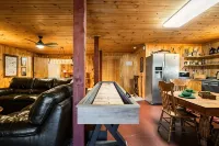 Luxury Riverfront Lodge Fishing, Hot Tub & White River Access and Ozark Views”