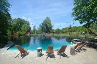 Scottland Yard Farm's - Upscale Rustic Garden House - Pools