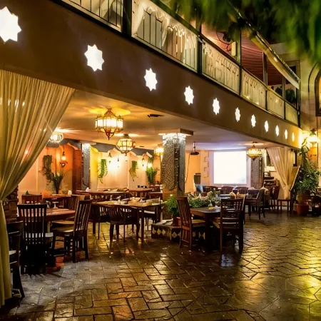 Hotel Piccolo Mondo Отели рядом с достопримечательностью «Дворец Чаушеску»