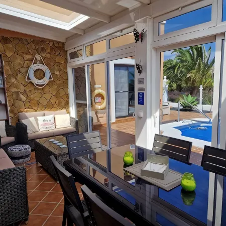 Luxury 3 bedroom villa overlooking golf course with private pool and Wi-fi