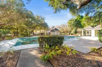 Gorgeous Villa with Stunning Marsh & Nature Views/Pet Friendly - Villas
