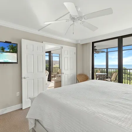 Sanibel Beachfront Luxury Condo Full Gulf View! 3Br, 2 BA! Covered Prkg! Sports!