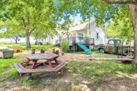 1800s Farmhouse—King Bed~Big Kitchen~Games & DVDs