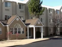 Microtel Inn & Suites by Wyndham Louisville East - parking