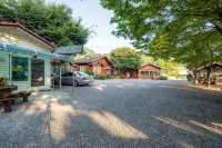 Goesan Pine Tree Rest Homestay - 3-Star
