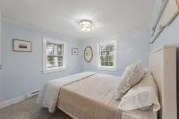 Close to Beach Renovated Dog Friendly Cape Cottage