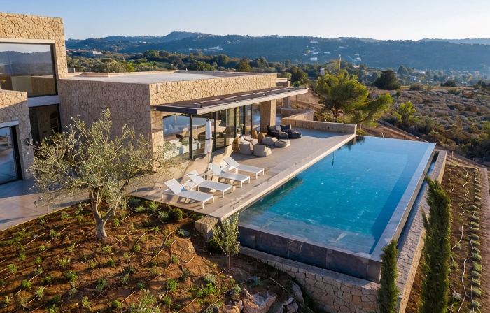 Newly constructed Luxurious Family Villa with Infinity Sunset & Tennis court!