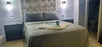 Almond Tree Studio - Modern A/C Apartment w/2 Queen beds in St. James - 2 ดาว