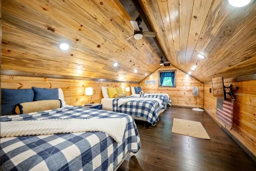 Grey Goose Lodge - Beautiful, Spacious Lodge, Creek, Hot Tub, Firepit, Games - Lodges