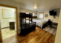 Comfy Duplex unit B great for families and small groups, sleeps up to 7 - Wi-Fi