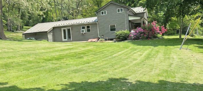 Farmhouse Getaway • 30 Acres • River Access • Pool Retreat Hoteles en Condado de Steuben