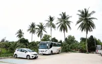 ココナッツ ラムパーン ホテル - 駐車場