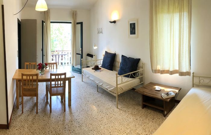 Directly on the lake with panoramic views