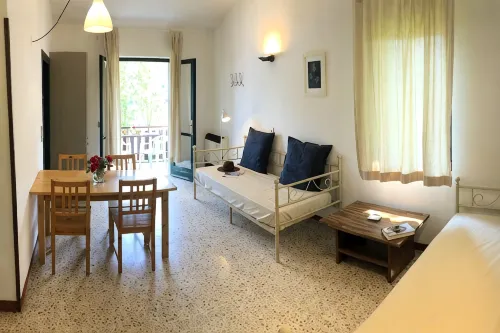 Directly on the lake with panoramic views