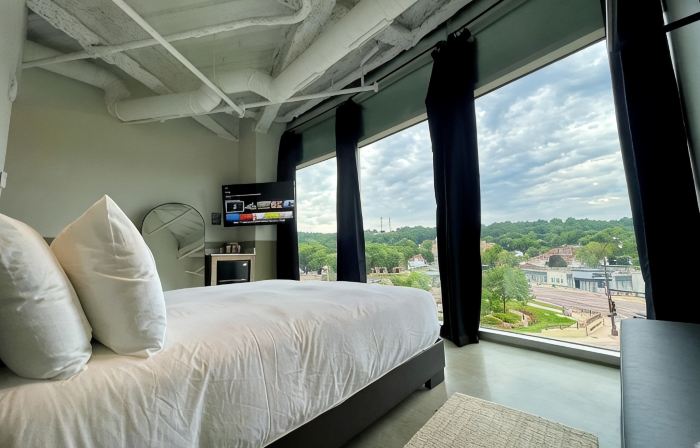 Arch + Cable Hotel
