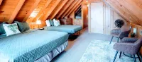 Many Beds! EV Charger! Pets OK! Minutes to Trail of 100 Giants, Sequoias, Rivers