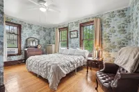 Spacious 7-bedroom house- unique history, modern comforts and incredible views