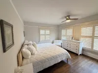 La Jolla White Door Cottage walking distance to beach, cove, shops, &restaurants - Bungalows
