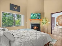 Riverfront Getaway - Mins to Waterparks/Downtown - Private 1st Floor Porches - 무료 와이파이