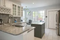Shadow Bay Luxe Home with a Private Screened Pool near Universal Studios.