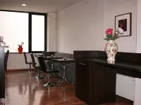 Hotel Hemingway Residence โรงแรมในบูคาเรสต์