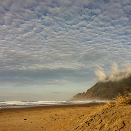 Oceanfront 6Br Home in the Heart of Manzanita. Escape Your Troubles Here!