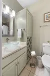 Beautifully decorated 2 bedroom cozy apartment