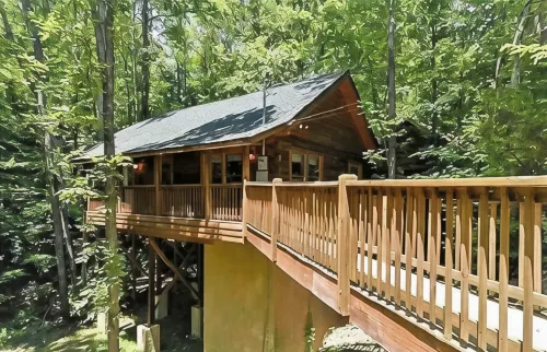 Creekside Paradise Found! One-Bedroom Mountain Cabin in Pigeon Forge - Alppimaja
