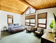 House + Studio: Private Forest Retreat, Near Skiing, Beach, Downtown, and Trails