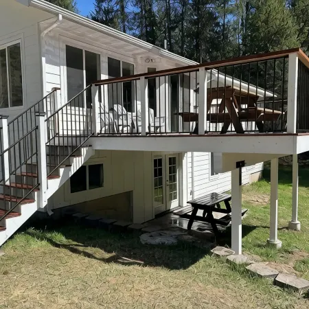 Private, luxury, 4-bedroom home minutes from downtown Bigfork Отели в г. Бигфорк