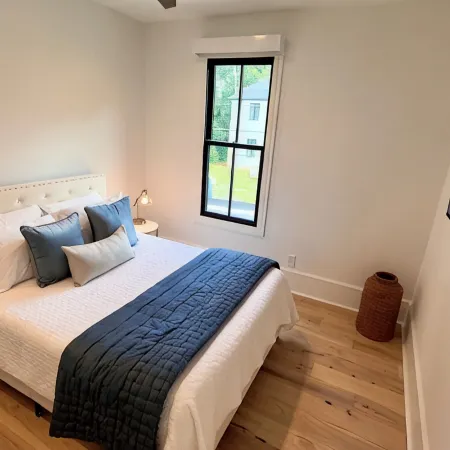 Clean, Stylish 1 Bedroom Apartment - Minutes from Downtown Alpharetta/Avalon