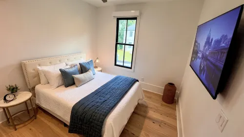 Clean, Stylish 1 Bedroom Apartment - Minutes from Downtown Alpharetta/Avalon