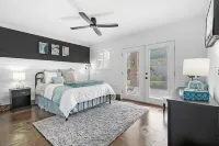 Historic District Gem, Modern 1BR Condo + Parking - Alojamientos