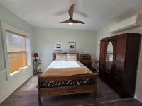 Artsy&Historic 3BR+3BA On site parking! No Stairs!