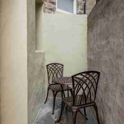 Cozy 1-bedroom w/ AC, WiFi  - Heart of the Clifton Gaslight District. Others