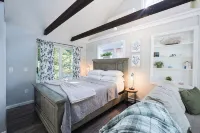 Bright & open private home, close to beach. Renovated clean and pet friendly! - WiFi