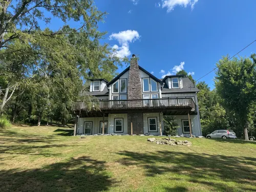 Cardinal's Nest - Secluded 9+ Acres, 3,000+ sq. ft., firepit in Columbia, TN - 4-Star