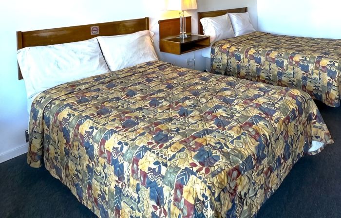 Country Squire Motor Inn