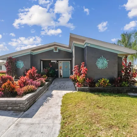 2 Bed Cozy Home, Dade City, Pickle Ball and Pool