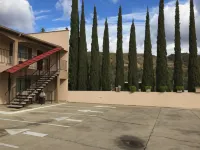 The Yosemite Inn - parking
