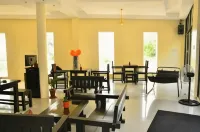 El Renzo Hotel Tagaytay - ที่มีบาร์