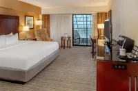 Crowne Plaza ST. LOUIS AIRPORT by IHG - Parkplatz
