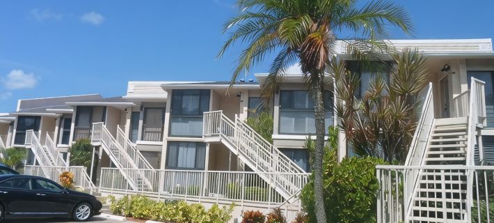 Longboat Key Beachfront - Beautifully Updated with Prime Location Hotels in Longboat Key