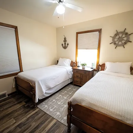 2 E-Bikes & Kayaks included & No Cleaning Fees!! Hotels in Clear Lake