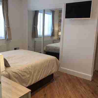 New Forest Barton-on-Sea cliff top, ground floor, garden apartmentBayside Rooms