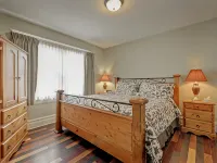 James Bay Inn Hotel, Suites & Cottage Hotels near Mile Zero