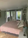 Charming 1-bedroom house surrounded by trees just outside tranquil Waldport